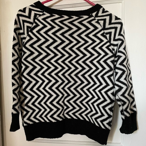BB Dakota, Black and White Zig Zag Sweater, Twin Peaks, Size Small - Picture 8 of 8